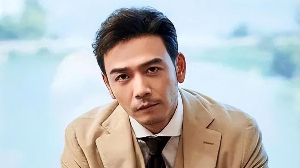 不顾央视警告顶风作案，与刘涛传出绯闻，他是怎么走向堕落的？