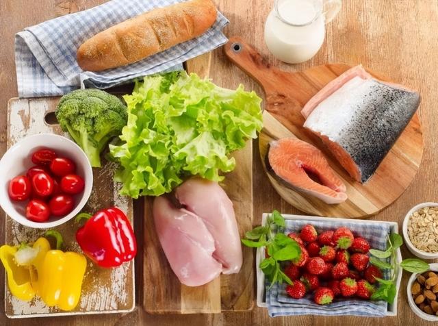 51岁女子腿疼以为劳累过度,半年后去世,医生叹气:很多人不在意