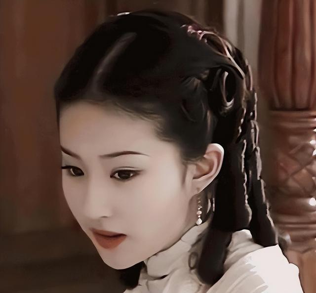 成也干爹,败也干爹!刘亦菲和陈金飞聚餐被拍,疯狂撒娇捂嘴笑