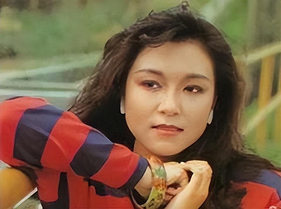 张凤妮：闷葫芦竞选港姐成名，嫁小7岁大马富商，生3个漂亮女儿