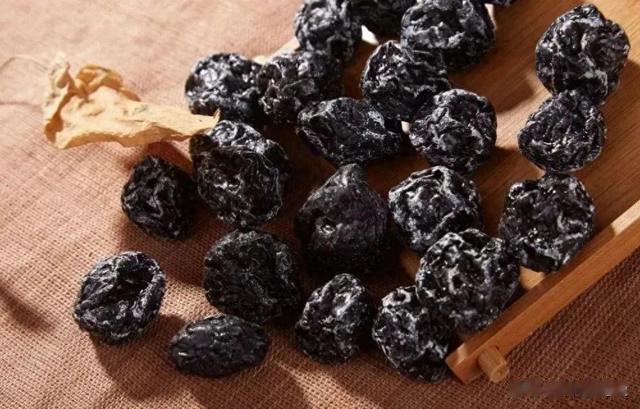 乌梅和僵蚕的完美搭配，一收一散，不手术不开刀，专克肠道息肉！