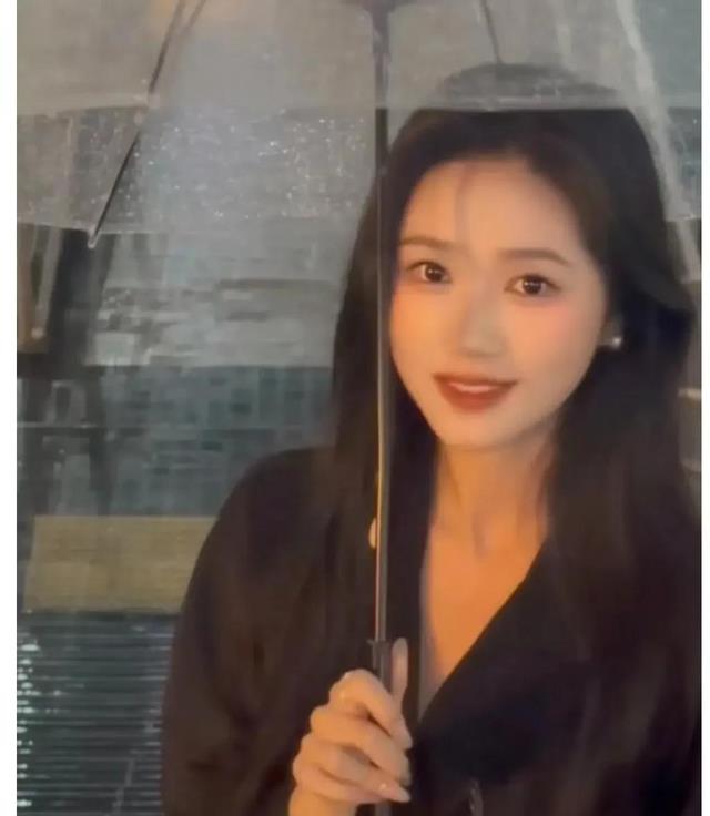 短剧演员请上桌!48位热门短剧女演员,个个成熟脸实际年龄好小