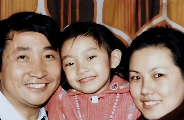 姜珊:被郭德纲造黄谣,父亲姜昆亲手掐断明星梦,45岁依旧单身