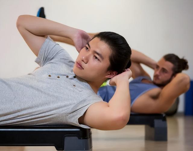 男人开始衰老的“7大迹象”，只要没超过3个，就说明你还很硬朗