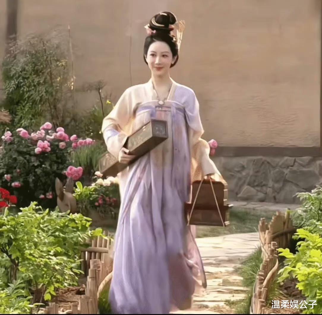 杨紫唐装惊艳再次成全国热搜，网友“大变活人，一紫更比一紫强”