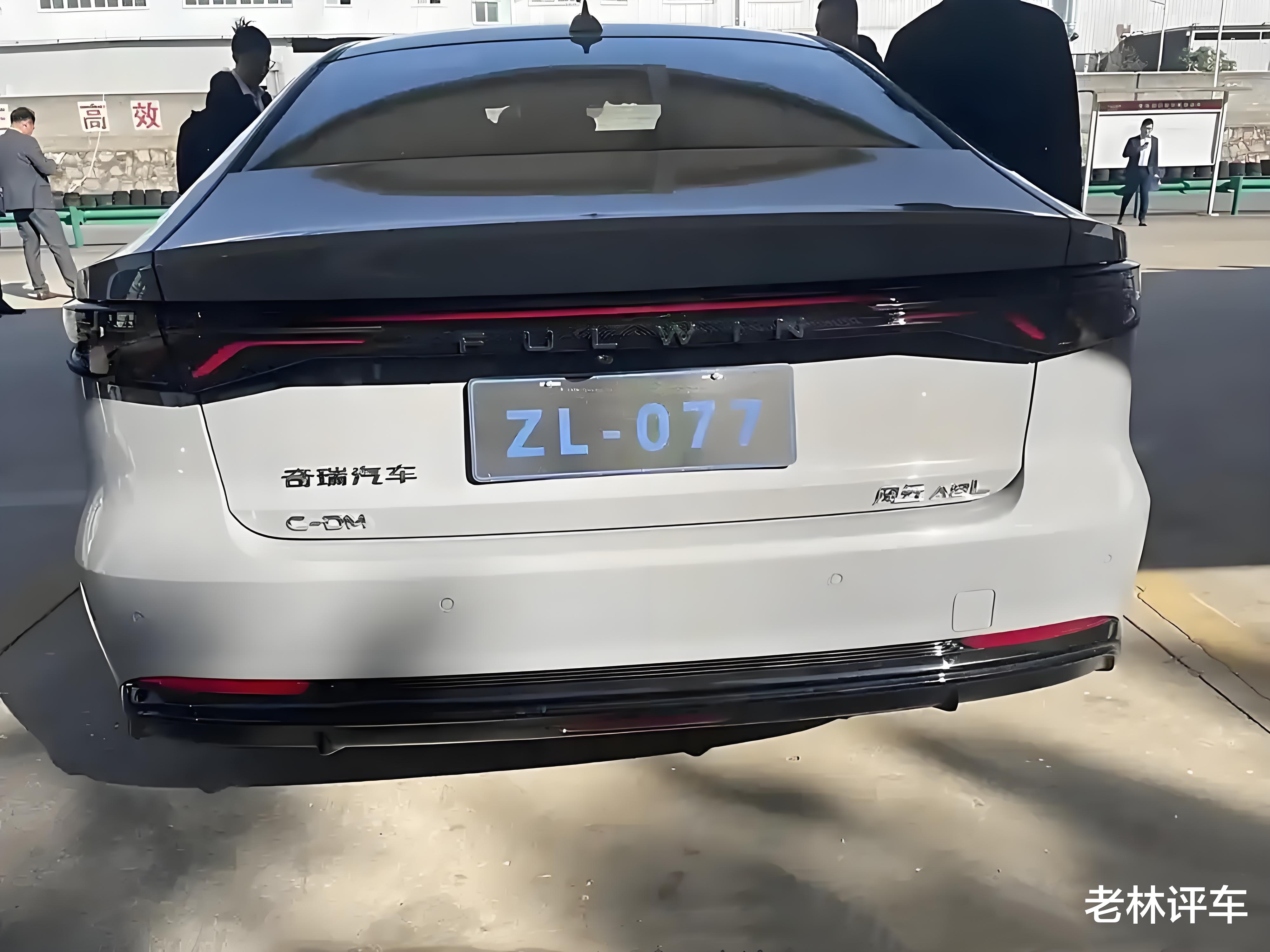 奇瑞造了一台A8L，前脸像奥迪，内饰高档，终身质保，价格10来万