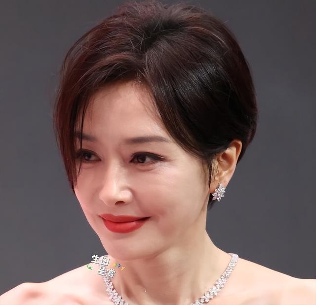 换发型比发胖更可怕，颜值降低是小事，秦岚马伊琍简直像换了张脸