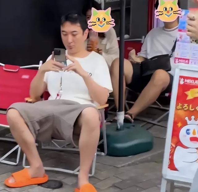 王健林罕见现身，没有保镖拥护瘦到皮包骨，还清千亿债务被赞枭雄