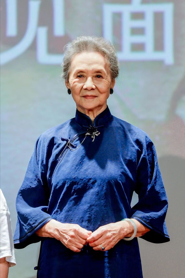 3个内地“女神”,选择优雅的自然老去,从不打针整容,看看是谁