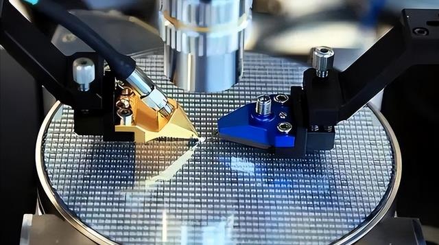 科技进步了总有人着急，荷兰正式宣布，谴责国产光刻机是“山寨”