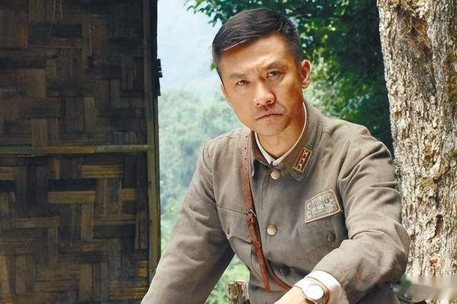 醒醒吧！没军人气质就不要尬演，真正演出军人气场的只服这5位