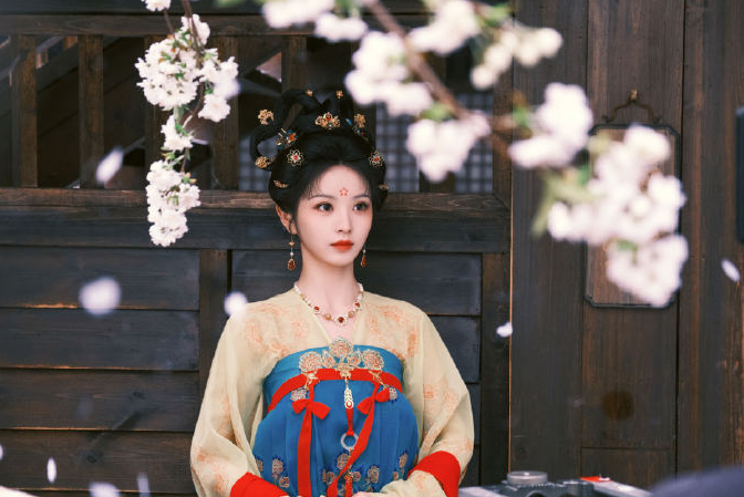 《子夜归》腾讯首播！本冲着许凯来的，最后被天选古装女神惊艳了