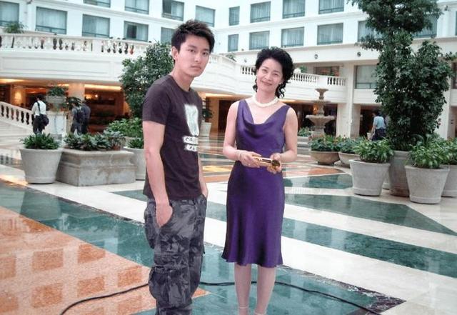 演员顾艳:嫁给日本人移居日本,儿子母语是日语,今64岁风韵犹存