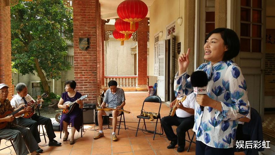 央视主持工资大公开:《新闻联播》主播遥遥领先,网友:一辈子都赚不到