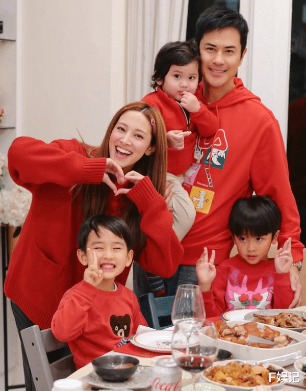 黄智贤为好兄弟郑嘉颖解释：当他朋友不要假，最讨厌假仁假义