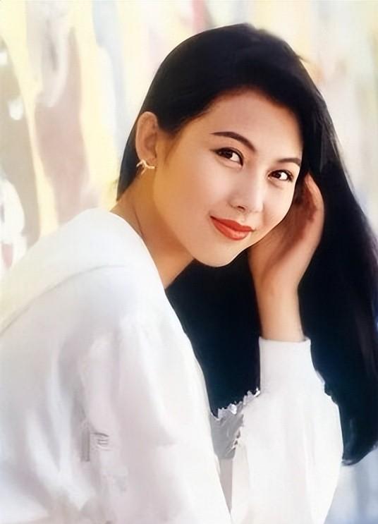 蔡少芬:17岁替母还债跟刘銮雄6年,恋吴奇隆3年,为何下嫁张晋?