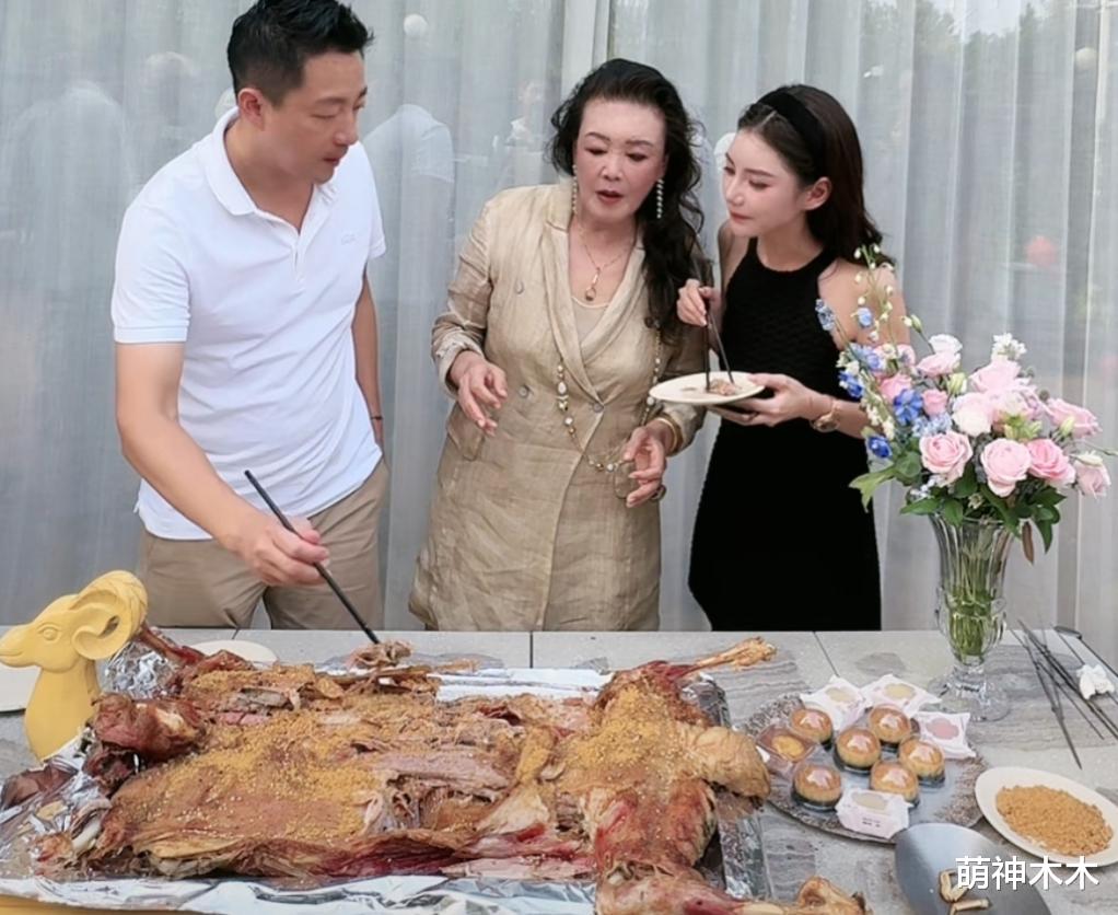 汪小菲中秋员工聚餐,马筱梅八面玲珑获员工认可,尽显女主人风范