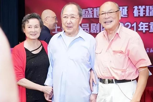 向梅：因长相洋气无戏可拍，被调到服装间做主任，40多岁才成名