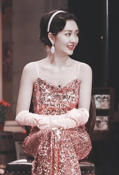 41岁王鸥产后复工状态曝光，腰间赘肉明显，整个人胖了一圈