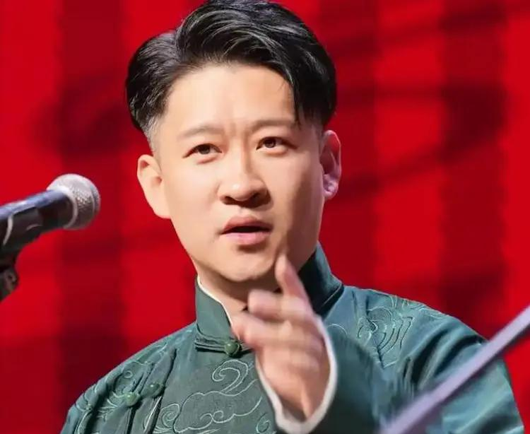 曹云金宣布更换听云轩logo,“单干德云”变成“斩德云”