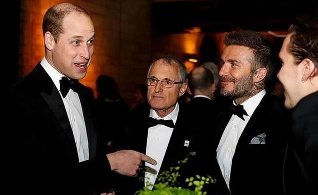 贝克汉姆为跟大布团聚，一家在迈阿密5. 8亿豪宅过节，小七站C位