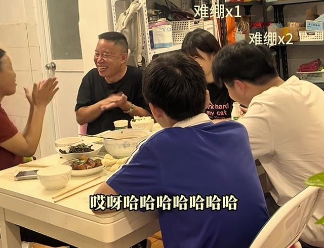 孙海洋|孙卓发胖原因找到了？父亲节孙海洋家开吐槽大会，氛围真叫人羡慕