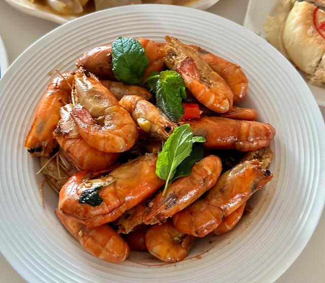 8岁男孩晒妈妈离婚后晚餐对比,家里伙食大变样,网友:太心酸!