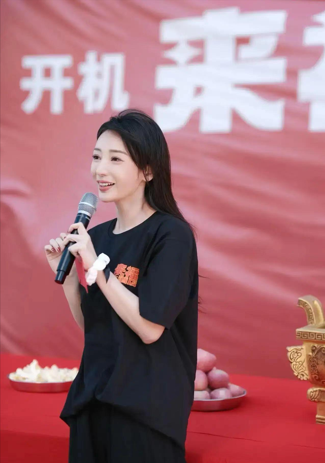 43岁的柳岩怎么了?她的状态太不“正常”了,谁看了谁害怕