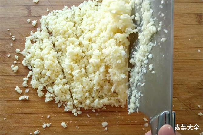 奥运美食推荐:东北蒜茄子,不炖不煮,不用一滴油,一次做10斤不够吃