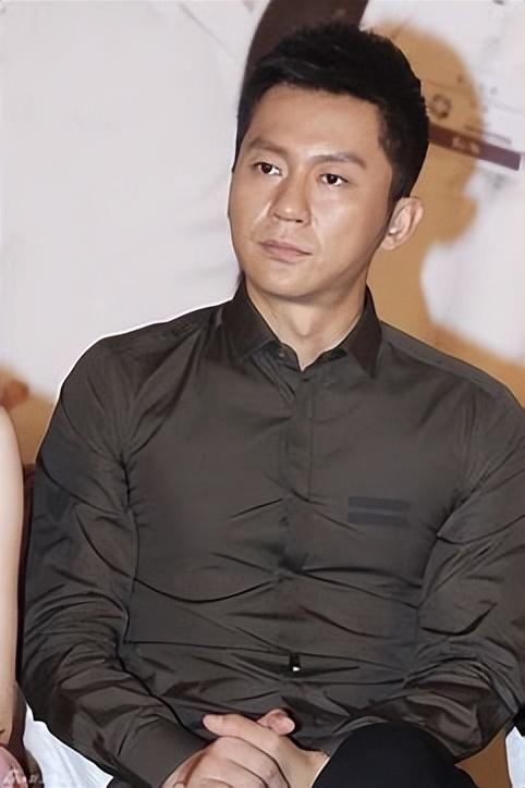 46岁李晨现状:无儿无女,父母离异,现在单身,5任前女友大美女
