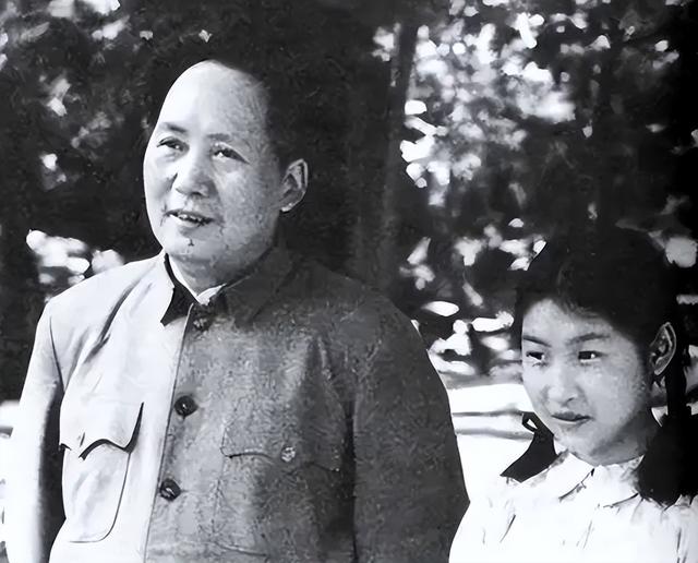 李敏同学公开介绍她是毛泽东女儿,李敏:爸爸是爸爸,我就是我