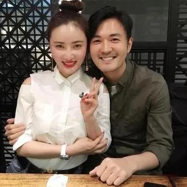 与高圆圆分手后,12年不恋爱也无绯闻,年过40娶妻后爆红