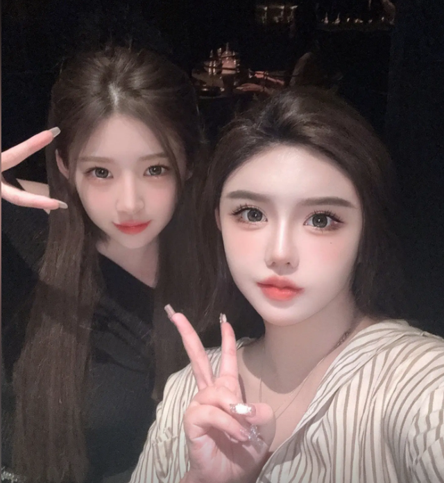 黄一鸣现身王思聪豪宅！珠圆玉润好似富太，闭口不谈“女儿”二字