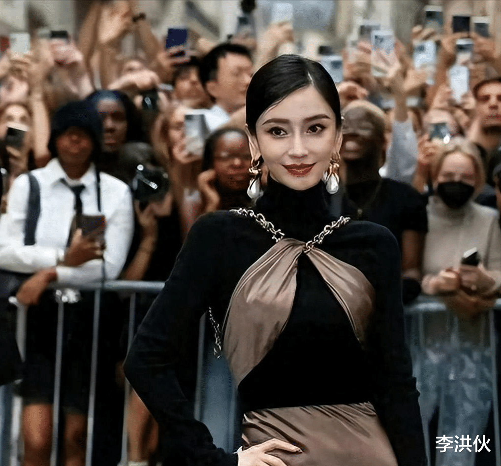 杨颖|《跑男》阵容没有baby，杂志、走秀依然在，杨颖的复出之路很坎坷