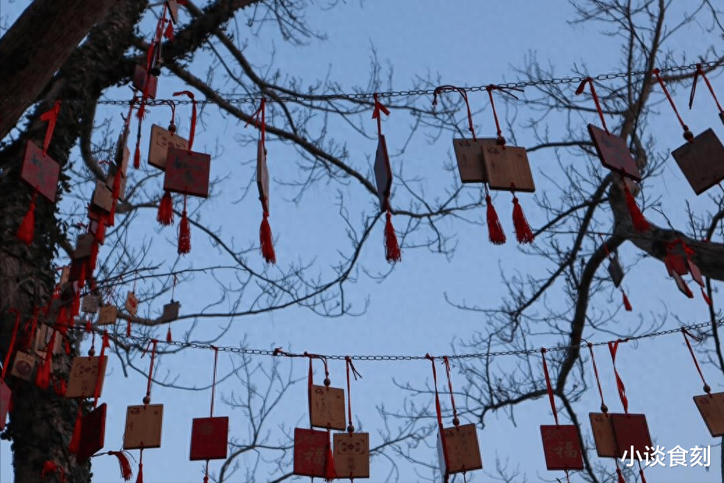 明日二月十五，提醒：1做，2去，吃3样，忌2事，祈福纳祥诸事顺