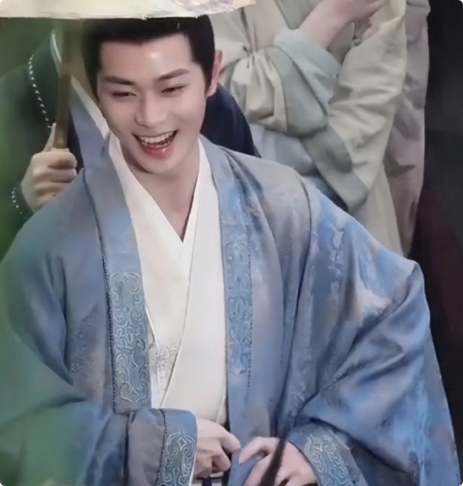 看了36岁曹骏的古装，我才知道：什么叫鲜衣怒马少年郎