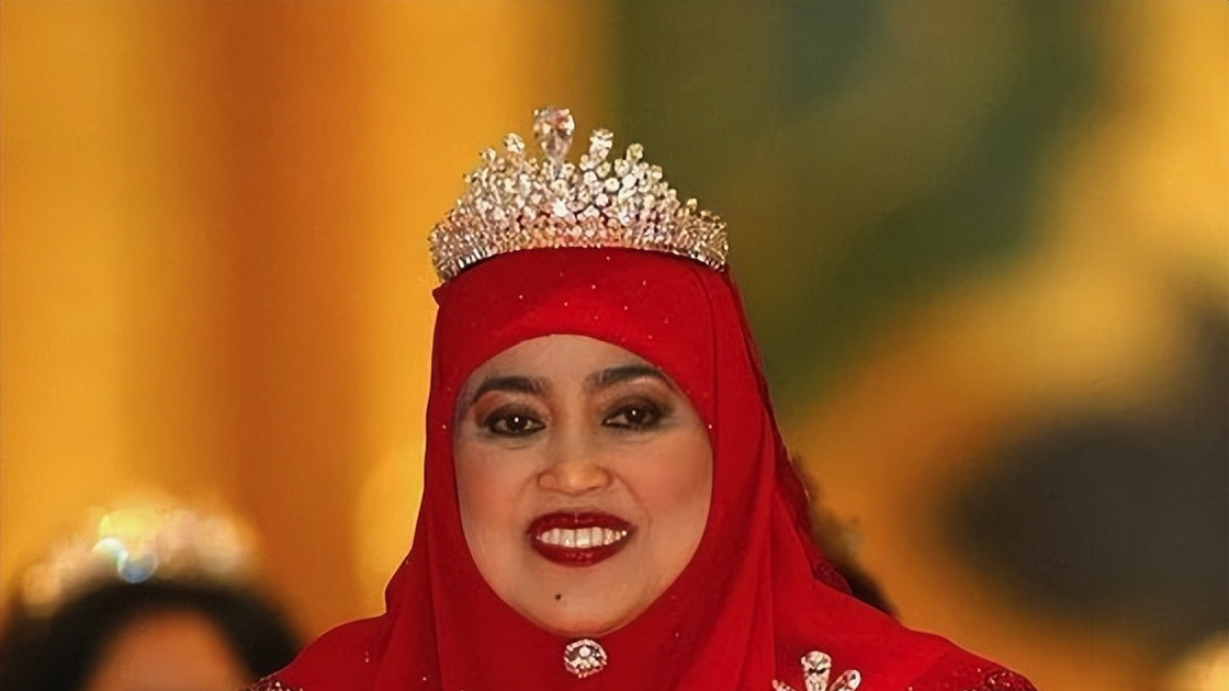 文莱大王妃：圆脸很富态，“赶走”两个情敌，和国王表哥白头到老