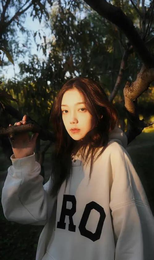 出道就被封杀，因相貌遭受非议，如今获得冠军，“逆袭”登上春晚