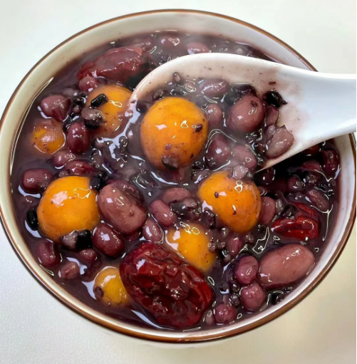 红豆和它是绝配,女性要多喝这汤,补血养血,脸色越来越红润