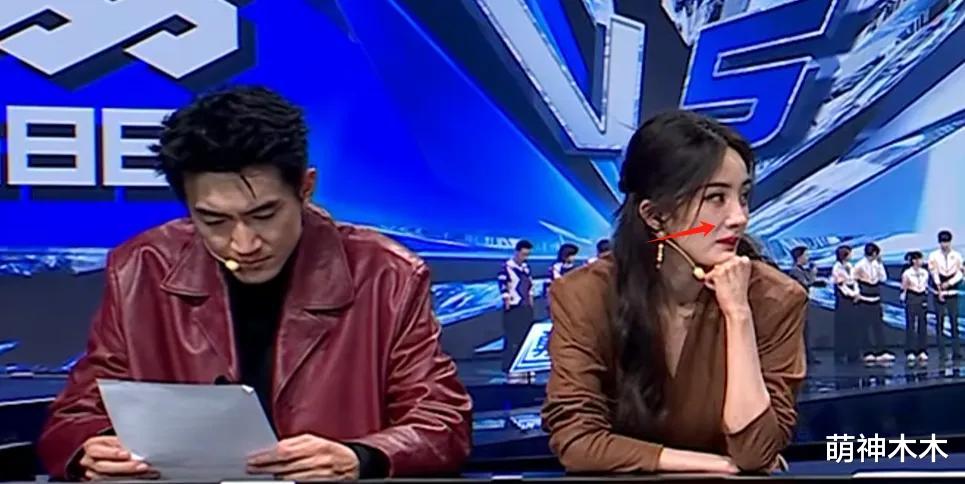 38岁杨幂和张艺谋同框,点头哈腰忙着社交,积极表现粉丝期待合作