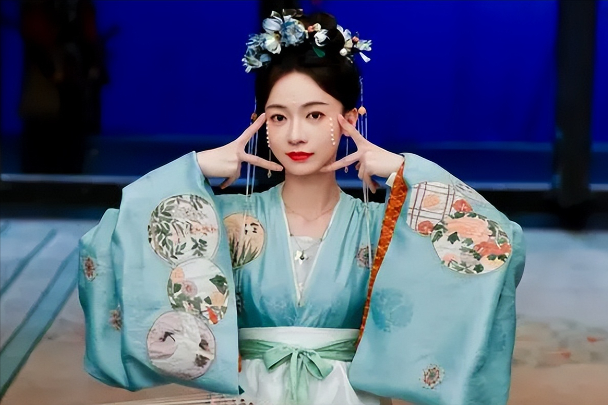 吴谨言挺着孕肚“骑虎难下”：证据越来越多，生怕成为第二个张檬