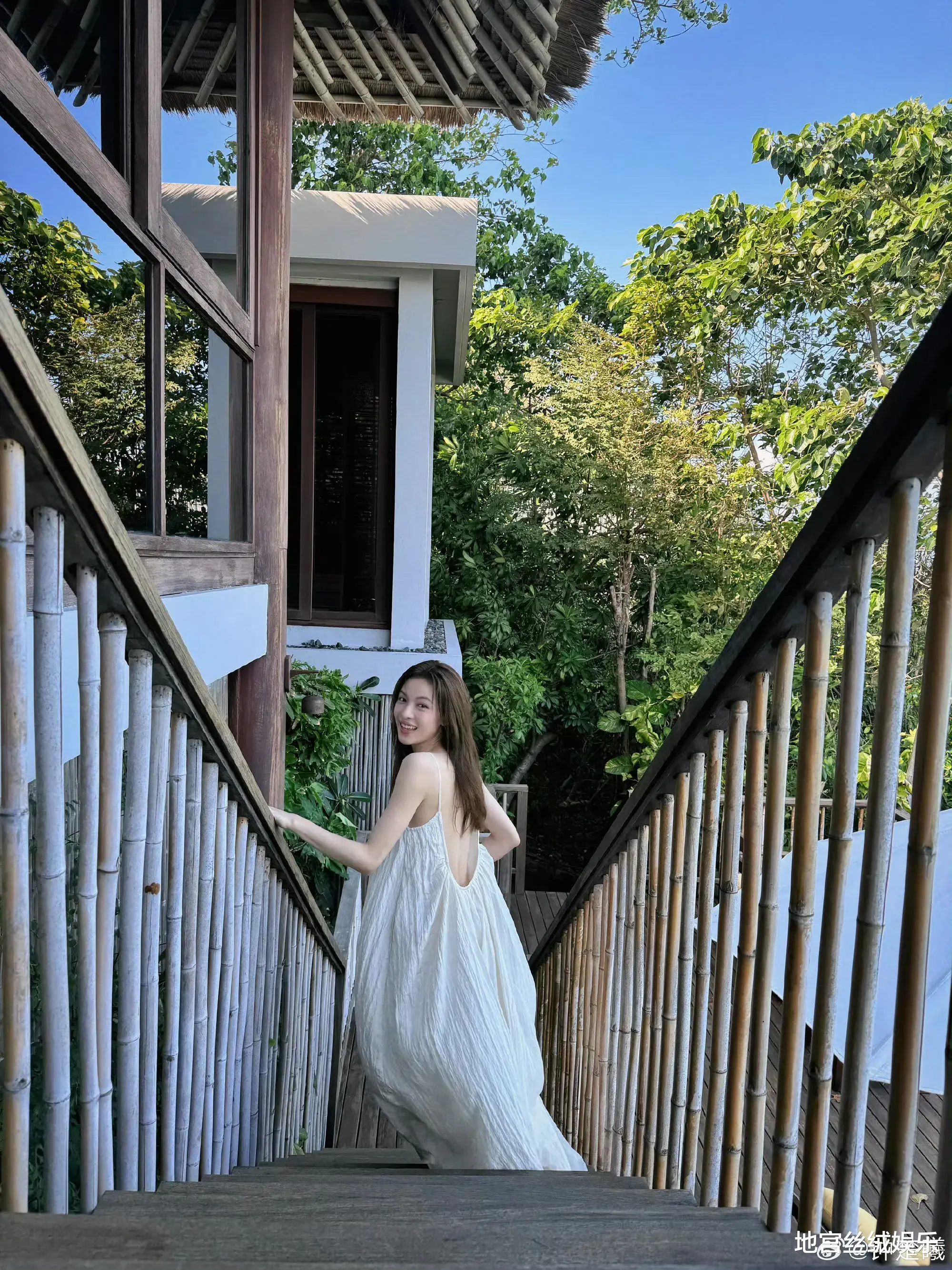 钟楚曦侯雯元旅游对比!她容光焕发,他精神涣散,网友:正常操作