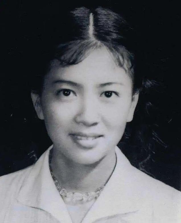 谢芳遗体告别仪式:遗照曝光,六小龄童现身,李雪健黄晓明送花圈