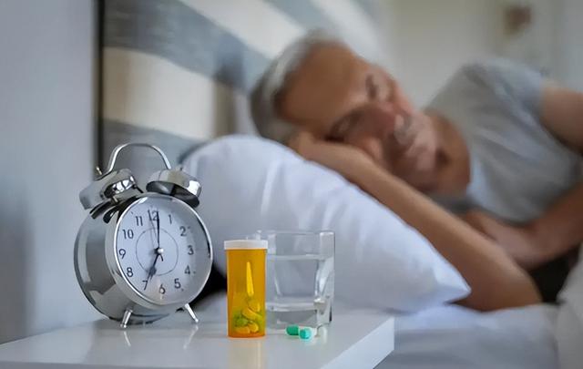 “8小时睡眠论”错了？50岁后，最佳睡觉时间是多少？