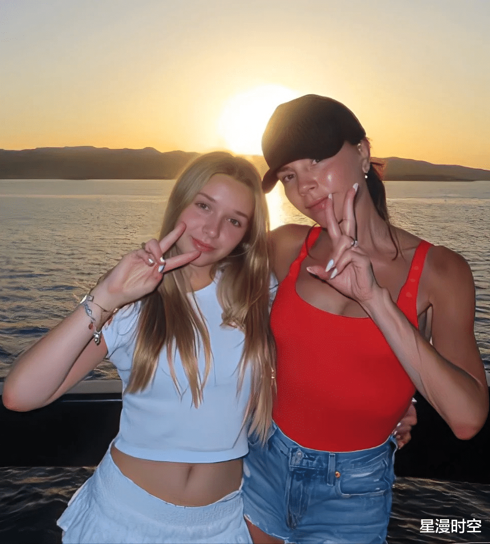 贝克汉姆一家游艇度假!13岁小七成全家团宠,穿白裙像小仙女!