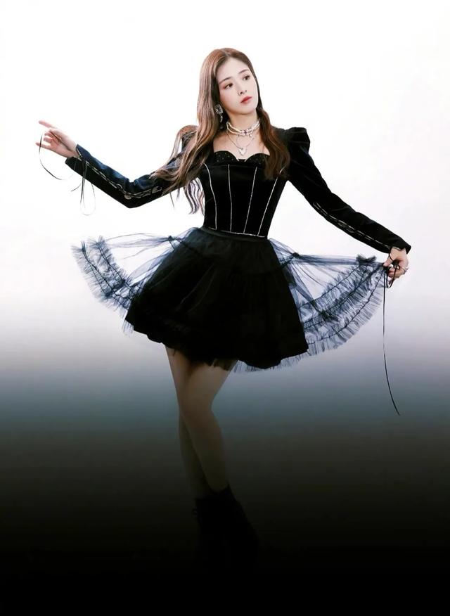 张含韵,恰似从画中走来的仙子,气质如兰,容颜绝美