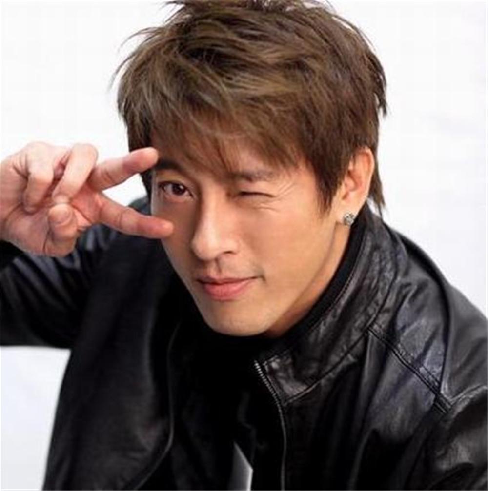 “姐弟恋”吕颂贤和麦景婷,婚后不要孩子,如今老色衰活成了这样