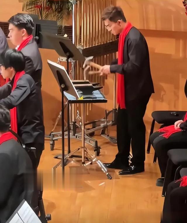 前脚俞敏洪总结称被网暴，后脚新华社发打铁视频，财经网转罗永浩