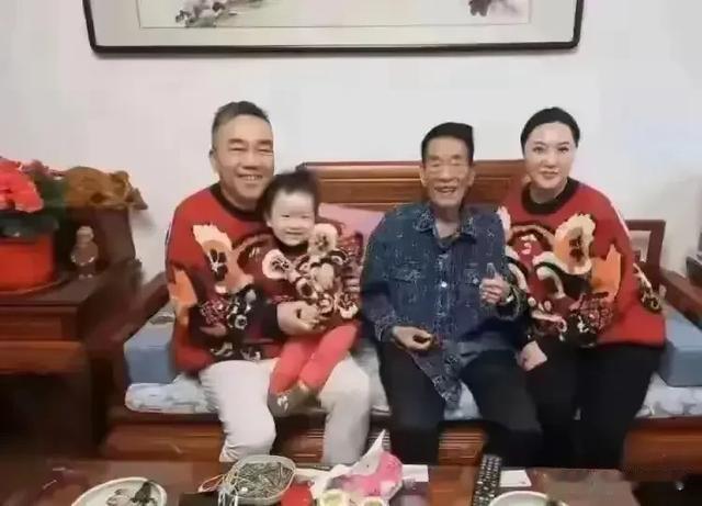 太炸裂！杨议带十几个人去梦真家席卷财物！梦真：幸亏我不在家！