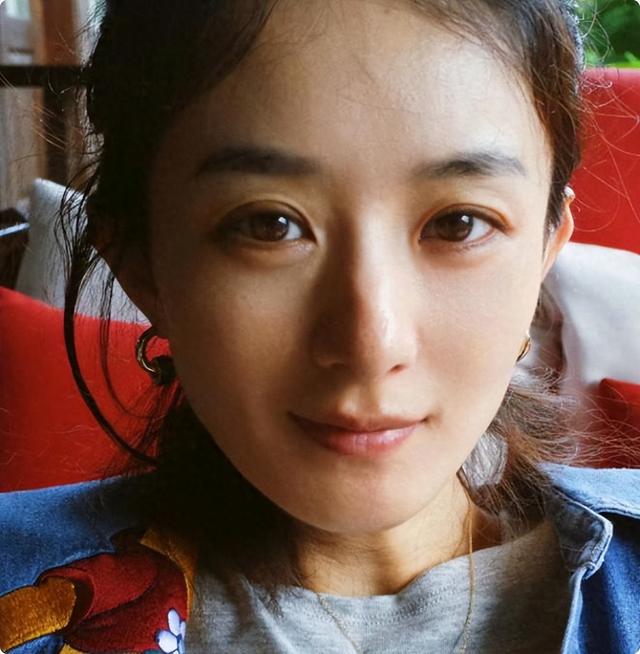 明星无滤镜下的鬼样子,赵丽颖满脸粉刺,殷桃认不出,杨幂像老太